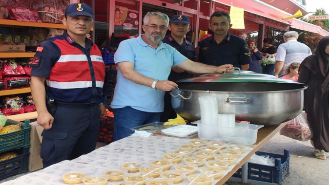 Şirinsulhiye İlk Okulundan Aşure ikramı